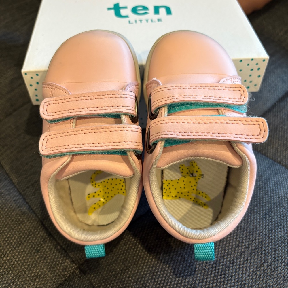 Ten Little size 5.5 Everyday Original Toddler shoes in Blush pink